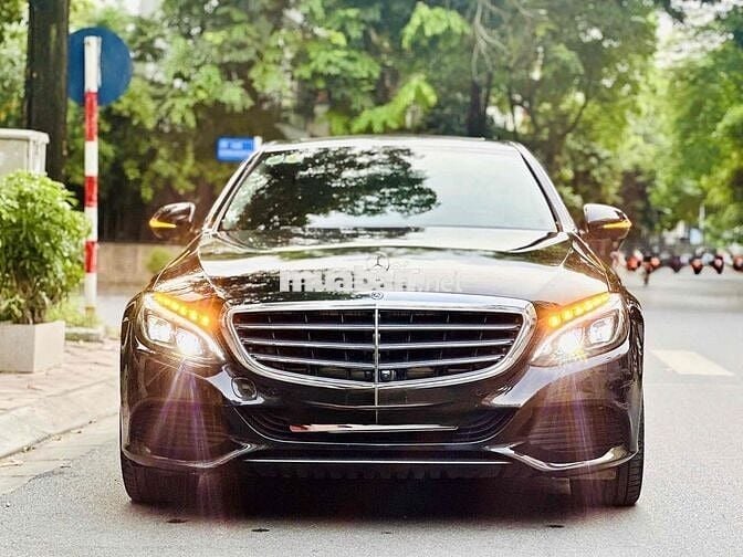 Mercedes C250 Exclusive 2018 màu đen siêu đẹp