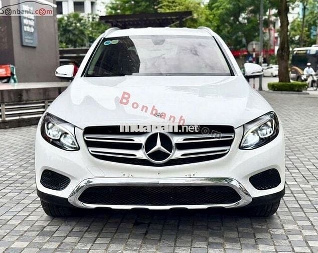 Mercedes GLC 200 trắng nội thất kem model 2018