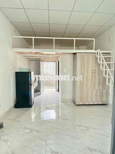 Căn hộ dịch vụ có gác, ban công - Ngay ngã tư Hàng Xanh