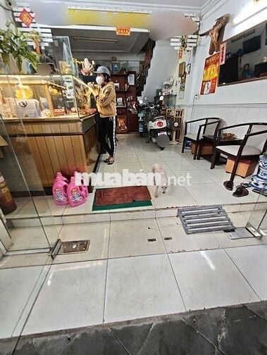 Cho thuê nhà mặt tiền Đề Thám 17 triệu thuận tiện kinh doanh