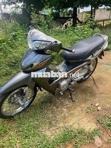 nhà thừa xe cần bán future đời 2004 xi nhan trắng!