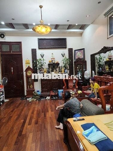 Nhà riêng mặt tiền 100m2, 2 ngủ, p Hàng Chiếu, sổ đỏ CC