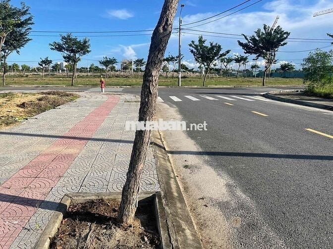 Đất Nam Hoà Xuân sát sông, hướng Đông Nam bán nhanh