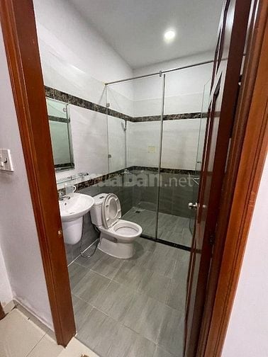 Nhà đẹp cho thuê để ở hoặc làm văn phòng, hẻm xe hơi