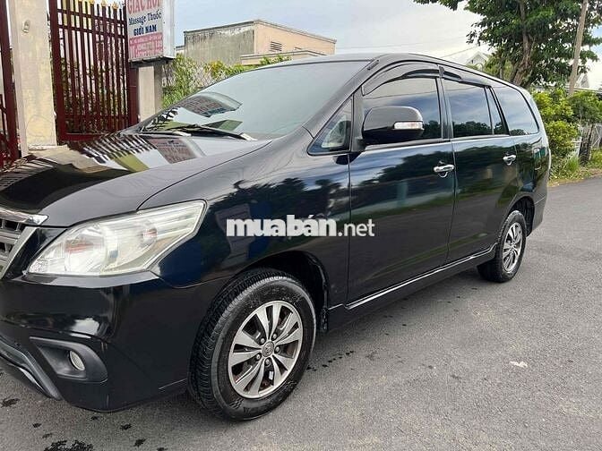 Toyota Innova 2015 2.0E