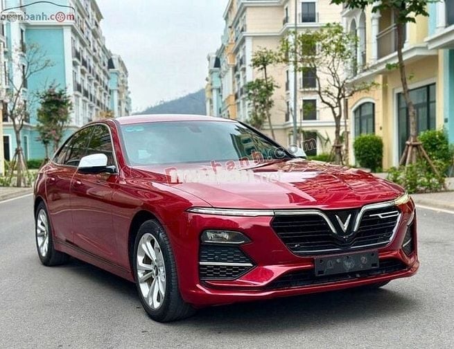 ✓Vinfast Lux A bản Base đỏ 2019