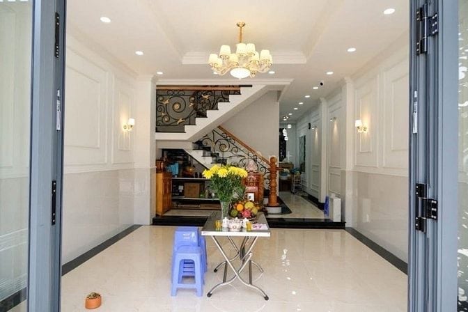 Ở NGUYỄN THÁI BÌNH MỞ CỬA THẤY PHỐ, QUAY LƯNG THẤY SÂN BAY GIÁ 3,75 TỶ