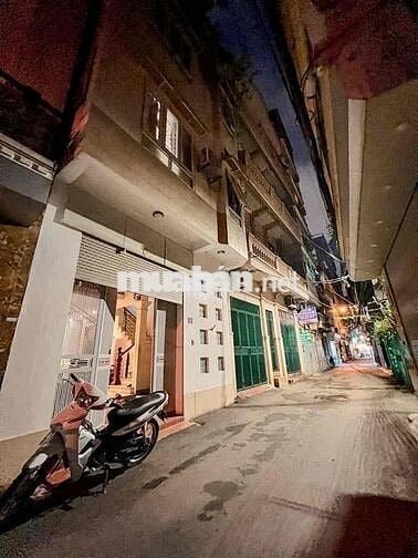 Bán nhà đẹp Vương Thừa Vũ, DT: 40m², phân lô quân đội, ô tô đỗ cửa