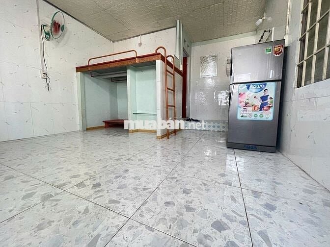 PHÒNG BAN CÔNG MẶT TIỀN ĐƯỜNG QUANG TRUNG
