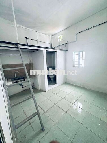 Nhượng lại phòng trọ có máy lạnh và gác 25m2 Đ.38, Hiệp Bình Chánh