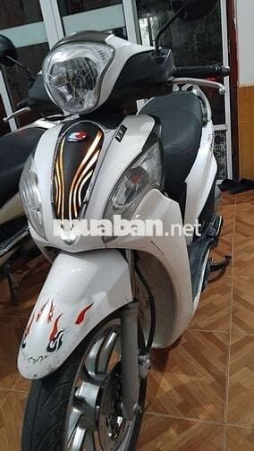 Bán xe Kymco people 16 fi 125cc màu trắng.