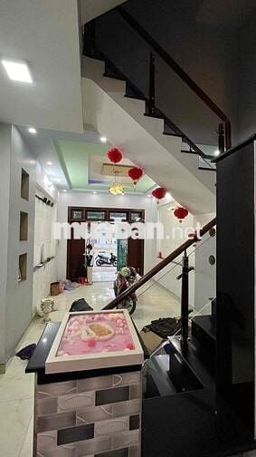 Mặt Tiền Đường DC 13 , DT 4x15m 3 lầu 5pn 4wc cho thuê