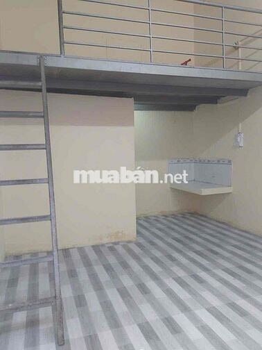 đang trống phòng gác siêu rẻ tại 1135 Huỳnh Tấn Phát
