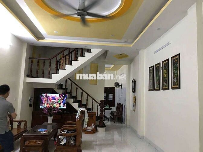 Cho thuê nhà 2  lầu  nhiều phòng ngủ có nội thất