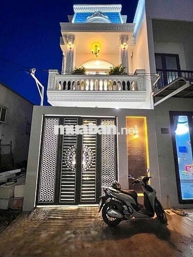 NHÀ LẦU 3 PHÒNG NGỦ MỚI XÂY. CÔNG VIÊN HỒ BÚNG XÁNG GẦN ĐH CẦN THƠ
