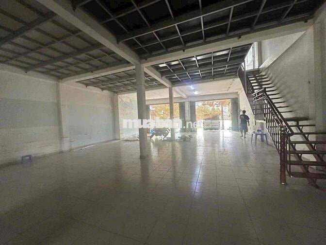 CHO THUÊ KHO 380m2 - CÓ 2VĂN PHÒNG - TRỐNG SUỐT - NỀN GẠCH MEN