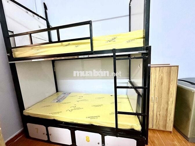 KTX NAM ĐI BỘ QUA ĐH GIAO THÔNG VẬN TẢI, HUTECH