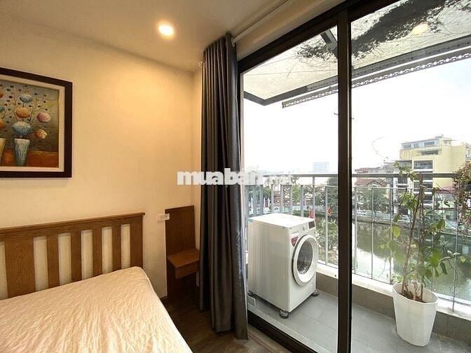 Cho thuê 1n1k Phố Yên Hoa, ban công view Hồ, full đồ thang máy giá 9tr