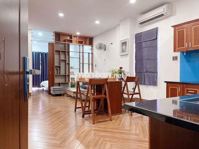 Cho thuê căn hộ 1PN có ban công, nằm ngay gần biển Mỹ Khê