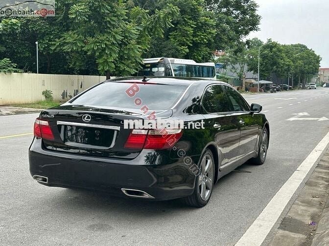 Lexus LS 460L, sản xuất 2007.