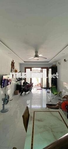 NHÀ 2TẦNG HUỲNH TẤN PHÁT GẦN KCX TÂN THUẬN - NGANG 4M - NHĨN 6 TỶ.