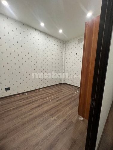 Chính chủ cho thue gấp nhà mặt tiền đường Nguyễn Đình Chiểu Quận 3