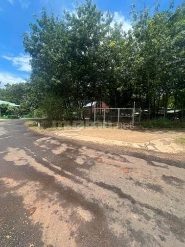 Đất chính chủ, Đối diện nhà văn hoá