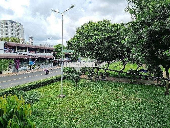 Sát vách CV Gia Định, 42m2, 2.7 tỉ, cc 675 Nguyễn Kiệm, Phú Nhuận.