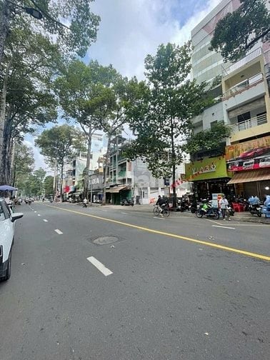 ✨ Cơ hội hiếm có – Nhà mặt tiền Quận 10! ✨
