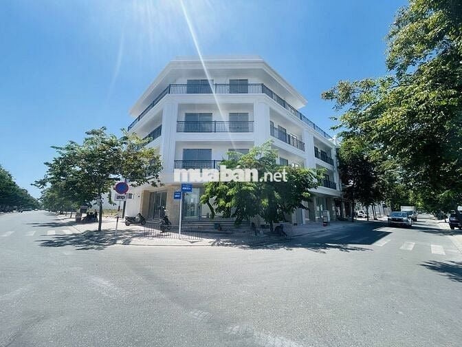 Cho thuê nhà nguyên căn lô góc, 200m² đất, 1100m² sàn, Phước Hải
