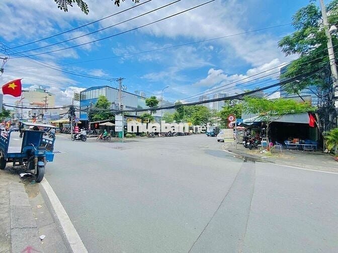MẶT BẰNG HƠN 300m2 VỊ TRÍ KINH DOANH ĐẮC ĐỊA Q7