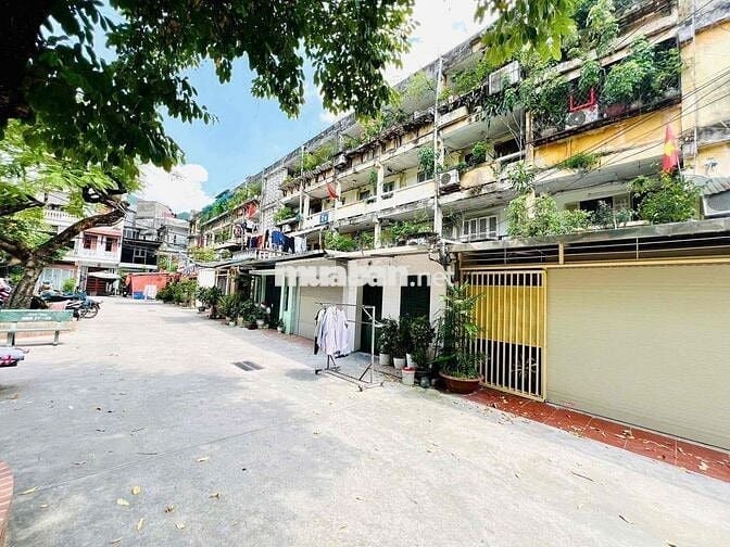 Bán nhà tập thể phố Tạ Quang Bửu nhà đẹp nguyên bản 80m T2 giá nhỉnh 4