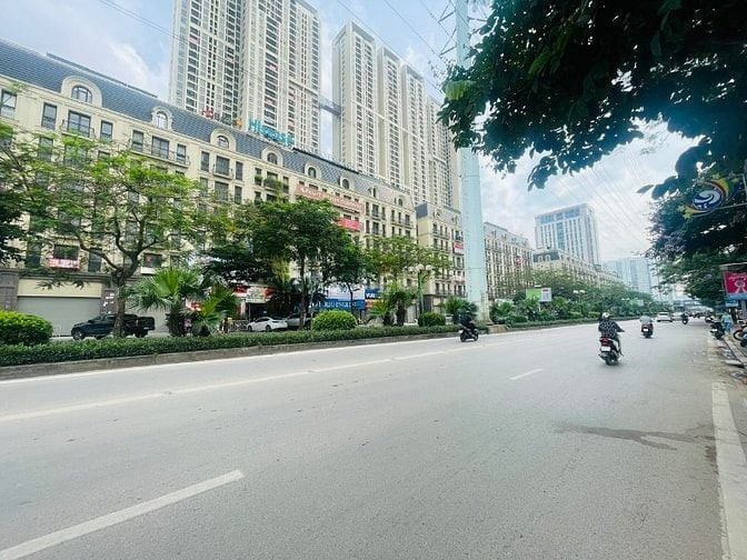 Bán nhà tại mặt phố Nguyễn Thanh Bình Hà Đông vị trí kinh doanh đỉnh 