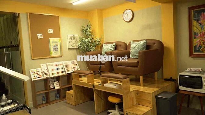 cần sang lại tiệm nail ngay tại Nguyễn Trãi Q1. 82m2. 2 tầng.