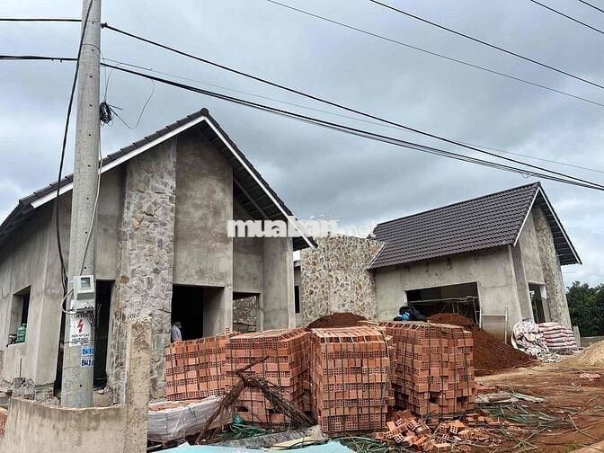HOÀN THIỆN 80% CHO CĂN VILLA NGHỈ DƯỠNG VEN ĐÀ LẠT , VIEW ĐỒI THÔNG