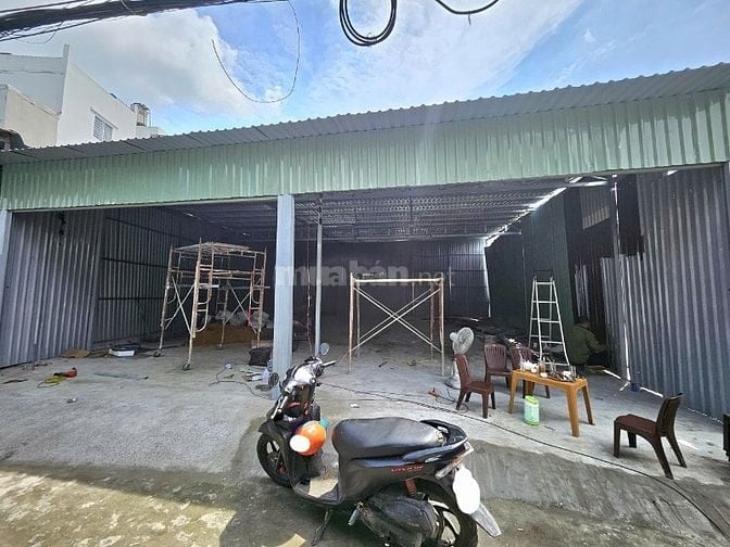 Cho thuê xưởng Phường Đông Hưng Thuận, Quận 12, DT 12x18m, giá 18tr/th
