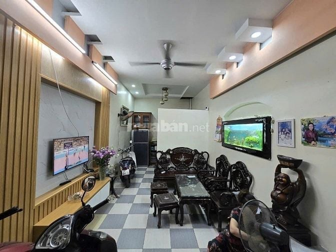 Bán nhà phố Bạch Mai gần TTTM Chợ Mơ, Dt 40m2, 4t, giá nhỉnh 5 tỷ.