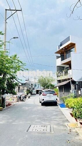 Bán Nhà 2 Tầng -  DT 112m2, Giá 3.85 Tỷ - Sổ Hồng Riêng - Hẻm Xe Hơi