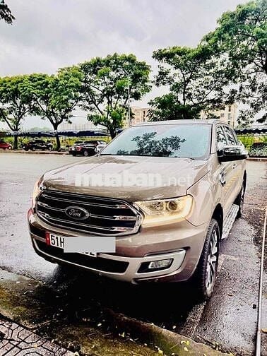 Ford Everest 2019 bản titan 2 cầu chạy 7v8