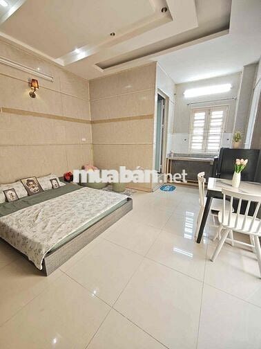 Studio Siêu phẩm Quận 10 có ban công, cửa sổ trời, ở được 3-4 người