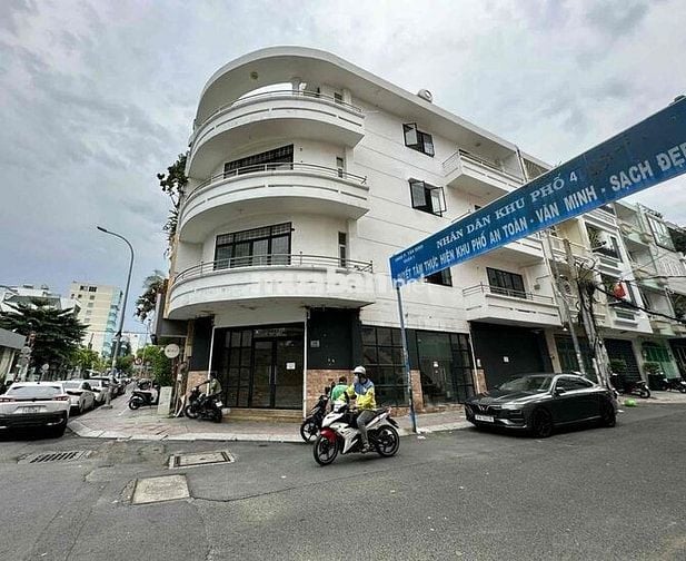 GÓC 2 MẶT TIỀN, CÓ LỀ RỘNG, CÓ THANG MÁY HÀNG SỐ 10E TRẦN NHẬT DUẬT Q1