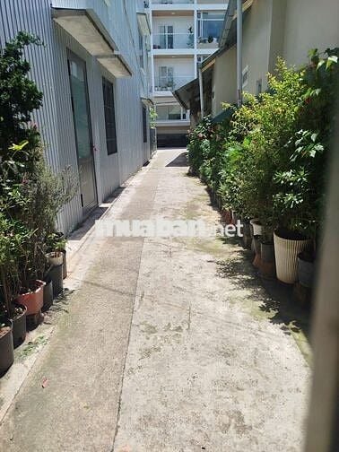 Nhà rộng kiên cố  trung tâm gần chợ Đà Lạt - 158m - 5,5 ty - hẻm ô tô