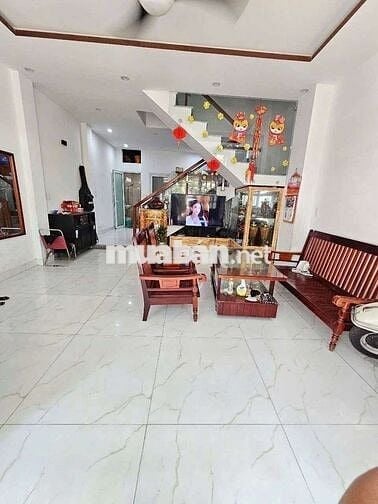 BÁN NHÀ 3 MÊ ĐÚC 
DT 61m
Công năng: 5pn,3 wc, p thờ, sân phơi
Hướng đô