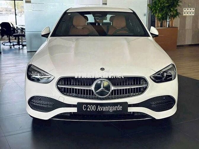 Mercedes-Benz C200 2025