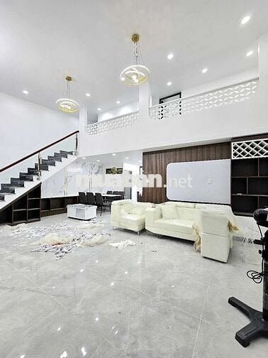 Nhà mới đẹp 100% diện tích siêu bự. Cách Huỳnh Tấn Phát chỉ có 50 m..