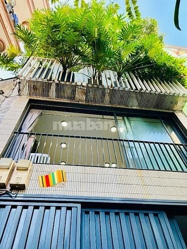 Bán gấp nhà Hoàng văn thụ vòng xoay 