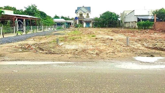 KẸT TIỀN BÁN  (10X60=600M2) ĐẤT THỔ CƯ MT NHỰA NGAY CHỢ GIÁ 620 TRIỆU