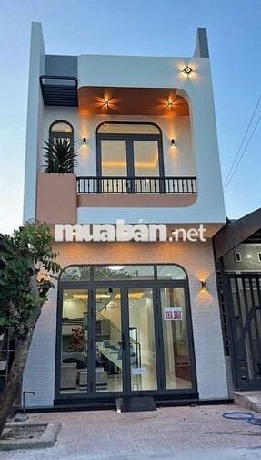 Bán nhà 2 tầng mặt tiền ở Tp.HCM gần KCN Tân Uyên có SHR giá chỉ 400tr