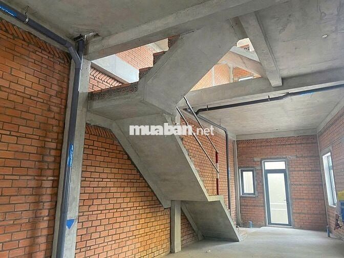 NHÀ PHỐ LIỀN KỀ 7,7 TỈ( 211M2 6PN ĐƯỜNG THỐNG NHẤT BÌNH DƯƠNG)
