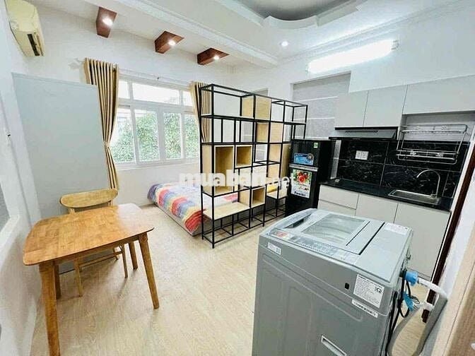 🏠 Dạng phòng ngủ full nội thất, 35m2 cửa sổ rộng, gần ngã tư Hàng Xanh